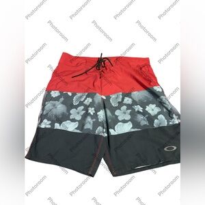 OAKLEY Board shorts. Excellent condition. 34”W